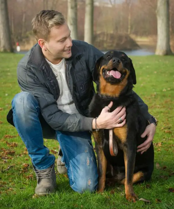 Homem homenageia seu cão que lhe salvou a vida Homem homenageia seu cão que lhe salvou a vida