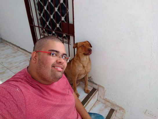 Cachorro que ficava nas Casas Bahia é adotado por funcionário Cachorro que ficava nas Casas Bahia é adotado por funcionário