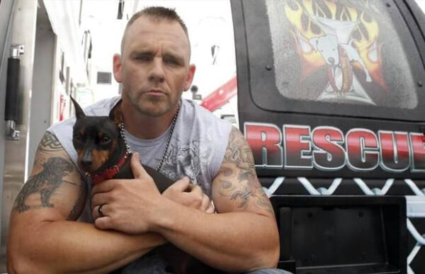 Grupo de motoqueiros liberta cães de rinhas em Nova York Gangues libertam caes2