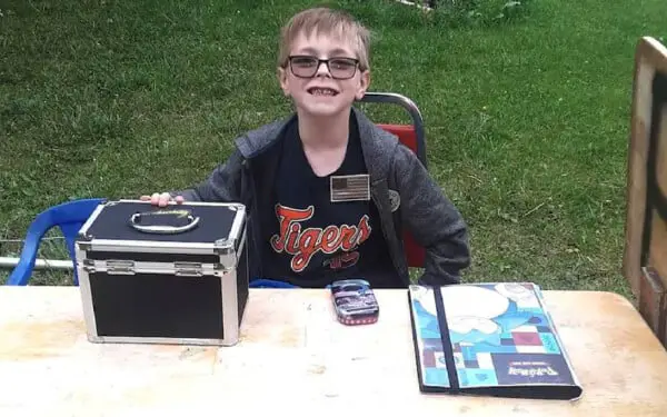 Menino vende sua coleção de pokémons para tratar cachorro doente menino-vende-pokemons-para-tratar-cachorro-doente