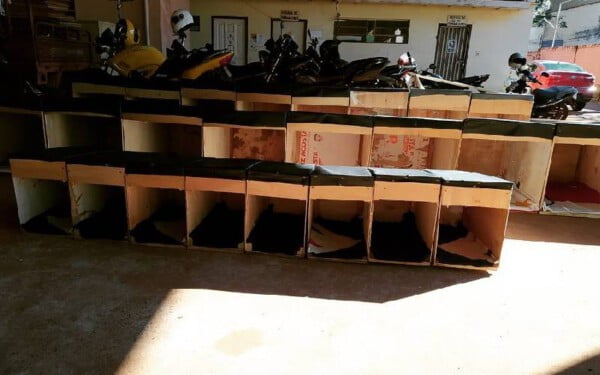 Cidade paraguaia transforma lixo eleitoral em casas para animais abandonados cidade-paraguaia-transforma-lixo-eleitoral-em-casas