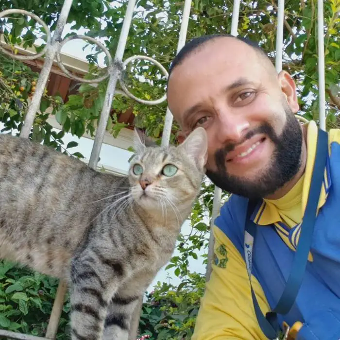 Carteiro tira selfies com todos os animais que encontra no caminho e faz sucesso na internet carteiro-tira-selfies-com-todos-os-animais-que-encontra-no-caminho