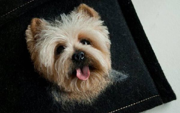Mulher faz retratos de cachorros com feltro e ficam incríveis