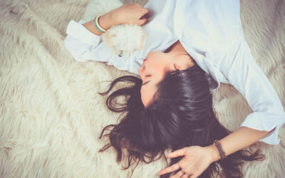 Mulheres dormem melhor na companhia de cachorros, afirma estudo