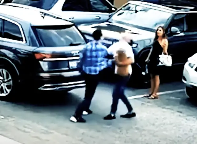 Executivo é agredido por motorista após pedir corrida com seu cão de serviço Executivo é agredido por motorista após pedir corrida com seu cão de serviço