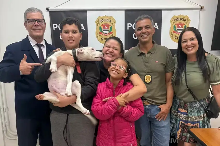 Momentos emocionantes do reencontro do cachorro desaparecido em Santos Foto: Polícia Civil/Divulgação