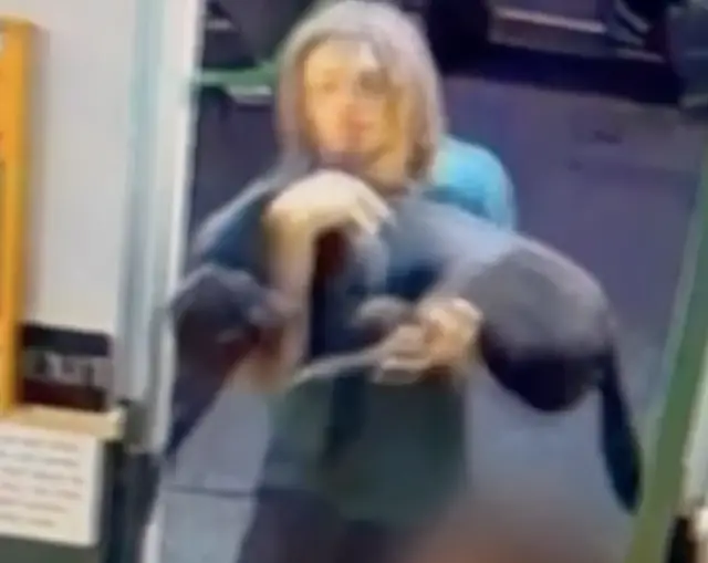 O Último Brinquedo de Mitch: Como a Crueldade em Uma Creche Destruiu a Confiança de Uma Cidade